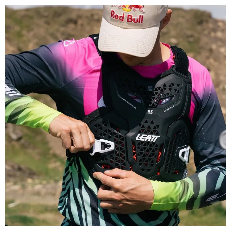 Buzer LEATT 4.5 HYBRID BLACK czarny