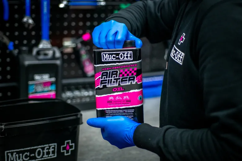 Olej do filtrów powietrza MUC-OFF 1L