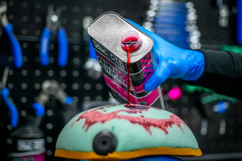 Olej do filtrów powietrza MUC-OFF 1L