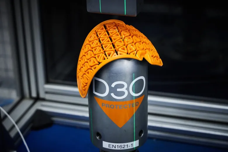 Protektor wymienny bioder HELD D3O GHOST LEVEL 2 ORANGE pomarańczowy