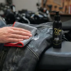Zestaw do czyszczenia i konserwacji odzieży skórzanej XZONE NORMAL Z JONAMI WOMAN + SZCZOTKA 350ml