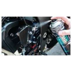 Zestaw do czyszczenia motocykla MUC-OFF ESSENTIAL